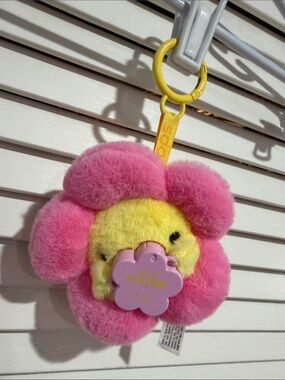 Hello DAISE Plush Flower Keychain with body mist